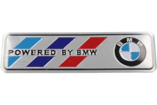 Kovová samolepka Powered by BMW