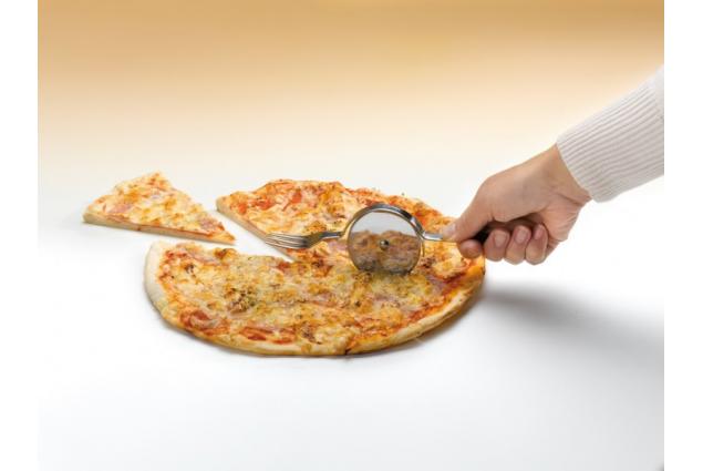 Kráječ pizzy s vidličkou