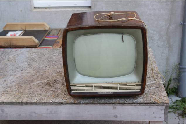 Stará televize Tesla Ametyst 4106U