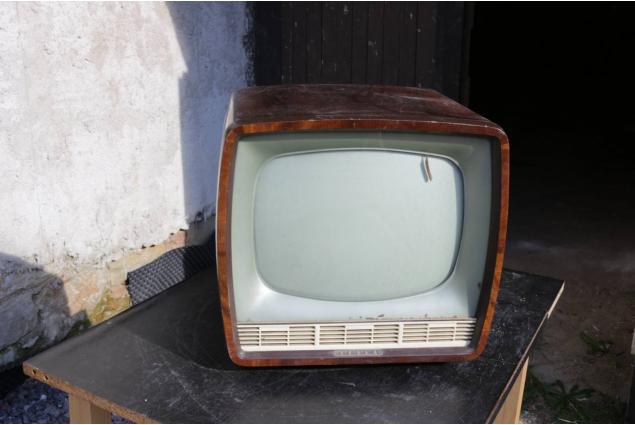 Stará televize Tesla Ametyst 4106U