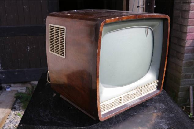 Stará televize Tesla Ametyst 4106U