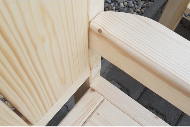 Masivní dřevěná lavička s opěradlem a područkami Heavy Duty I