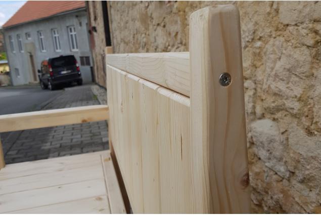Masivní dřevěná lavička s opěradlem a područkami Heavy Duty I