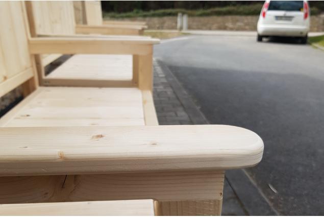 Masivní dřevěná lavička s opěradlem a područkami Heavy Duty I