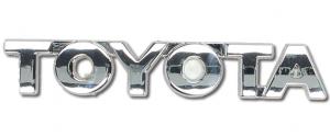 Kovová samolepka Toyota – logo (11 × 2,2 cm) - Chrom