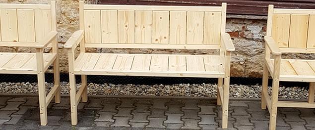 Masivní dřevěná lavička s opěradlem a područkami Heavy Duty I